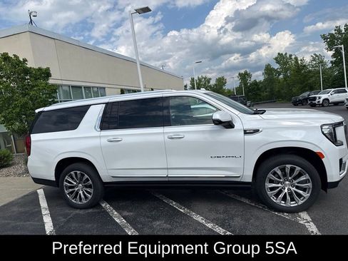 Used 2021 GMC Yukon XL Denali w/ Denali Ultimate Package AWD/4WD image 5