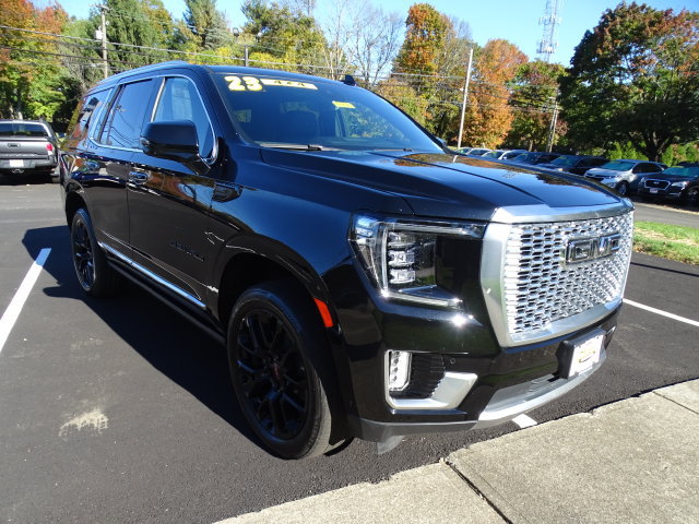 Used 2023 GMC Yukon Denali w/ Advanced Technology Package AWD/4WD image 2