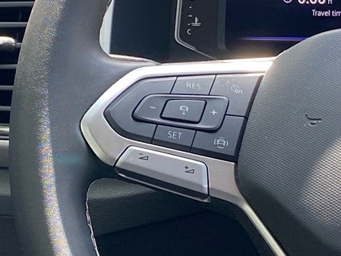 Certified 2022 Volkswagen Atlas SE image 4