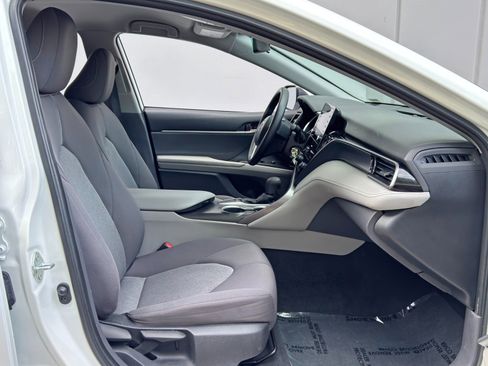 Used 2022 Toyota Camry LE FWD image 13