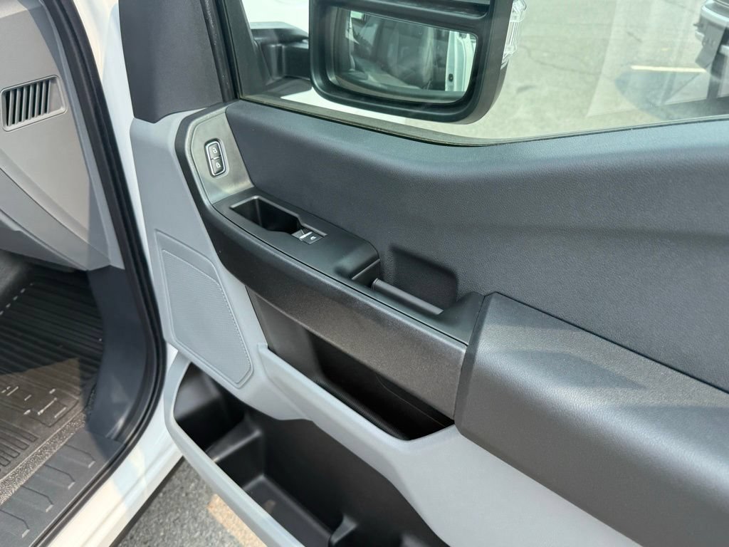 New 2025 Ford F350 XL w/ XL Driver Assist Package RWD image 31