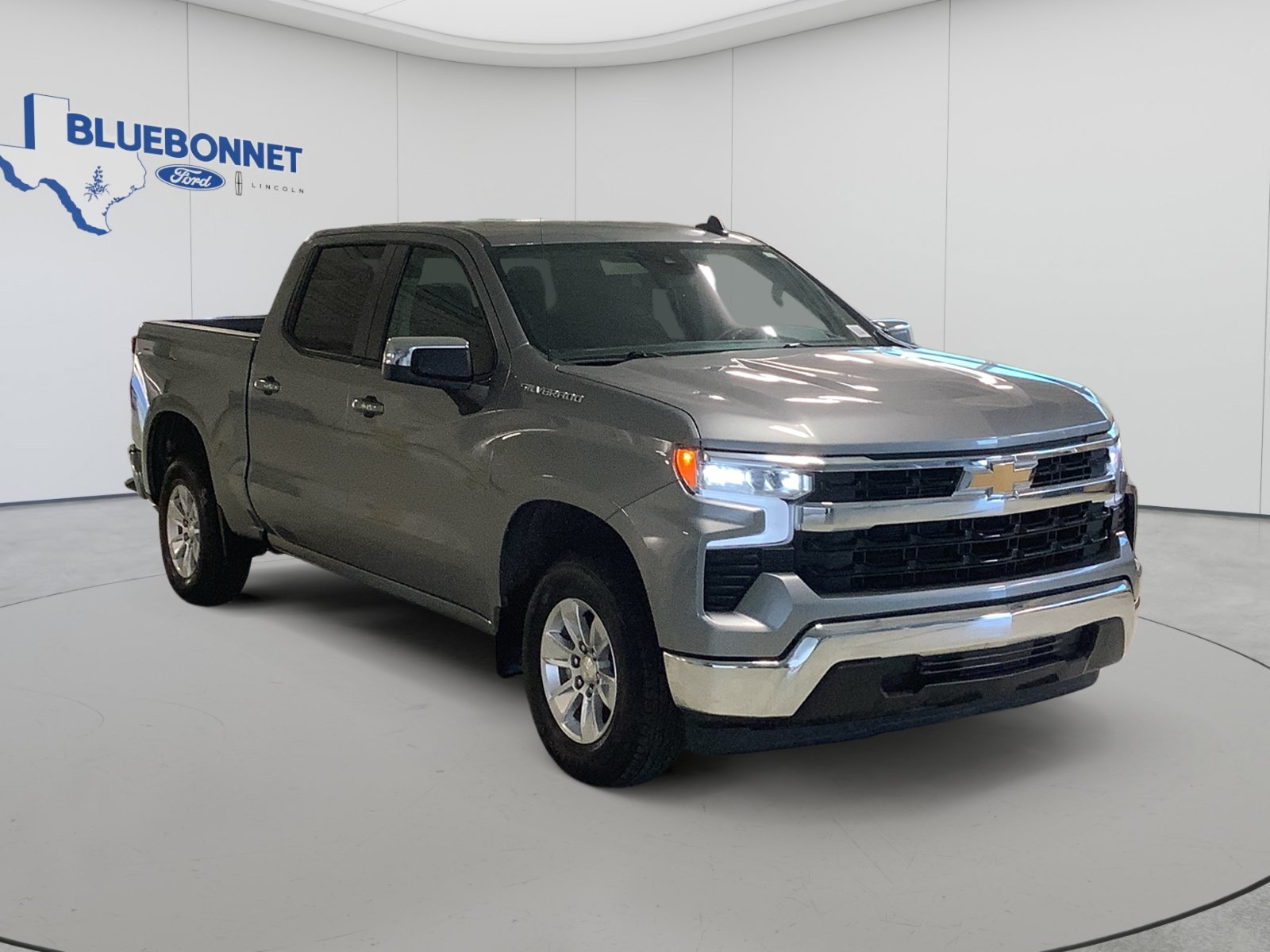 Used 2025 Chevrolet Silverado 1500 LT RWD image 3