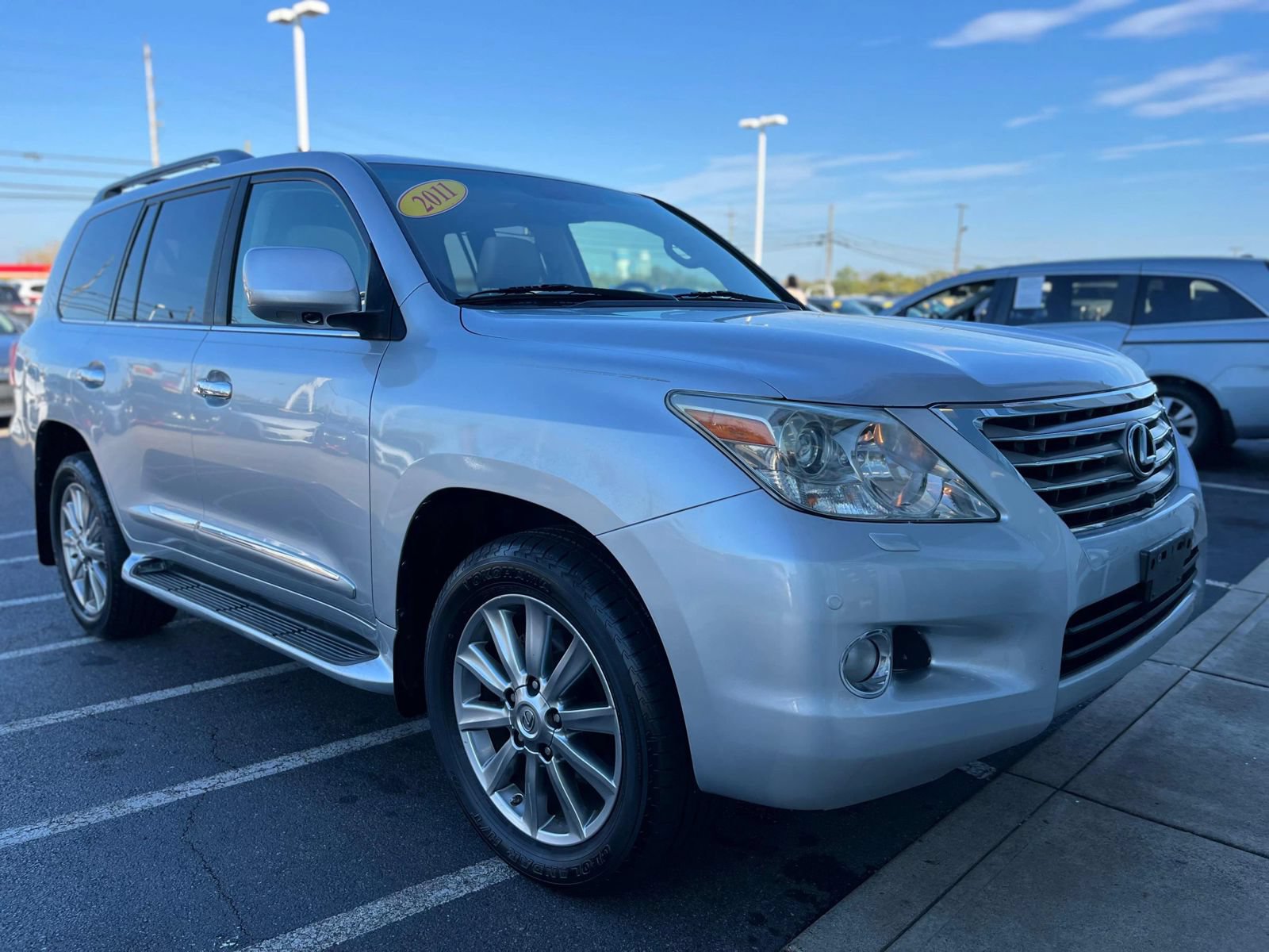 Used 2011 Lexus LX 570 4WD w/ Luxury Pkg image 2