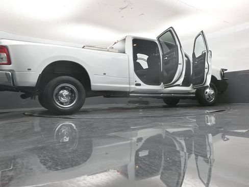 Used 2024 RAM 3500 Big Horn AWD/4WD image 61
