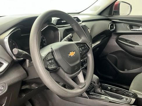 Used 2022 Chevrolet TrailBlazer LT w/ Convenience Package FWD image 16