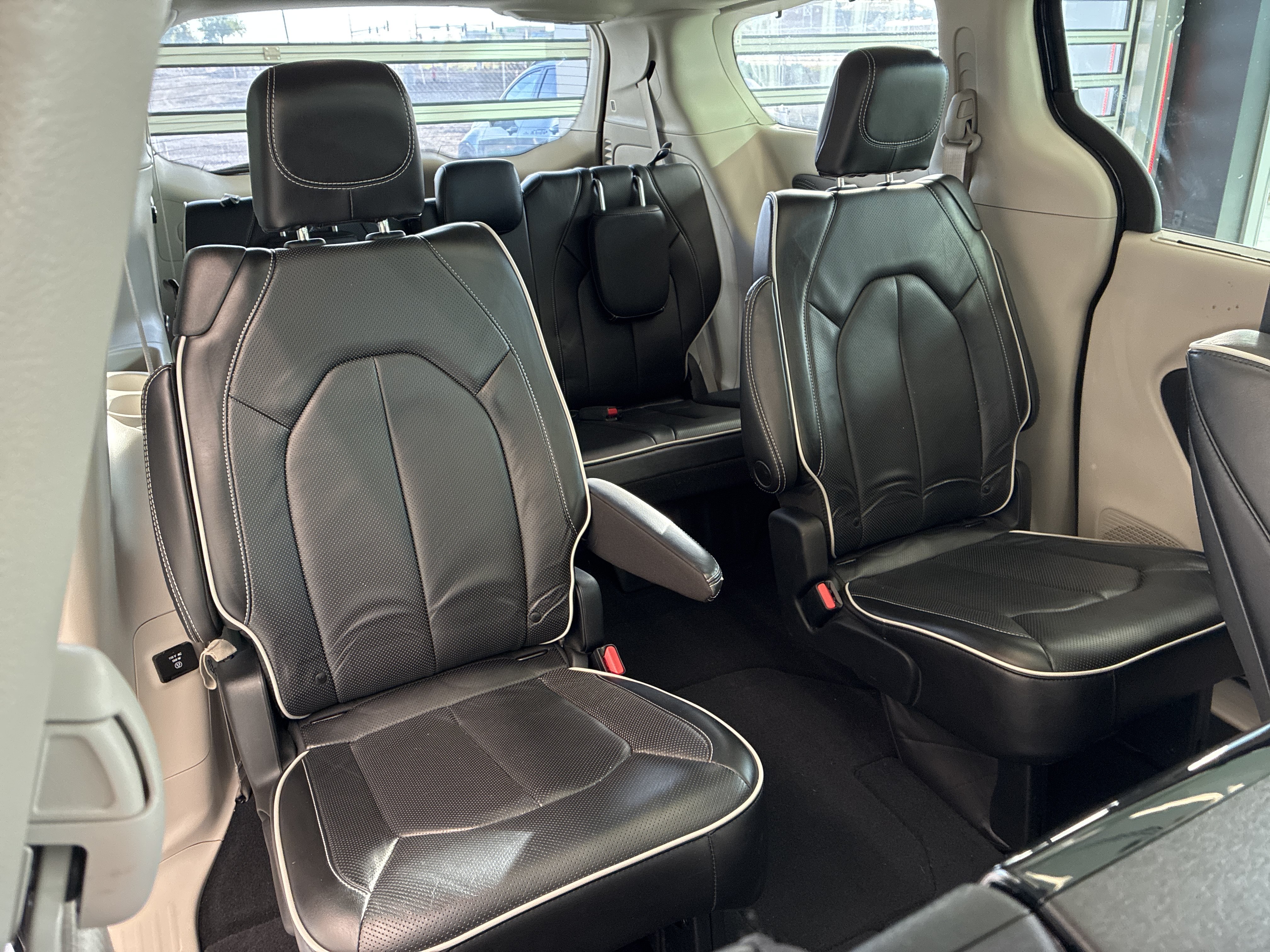Certified 2023 Chrysler Pacifica Limited w/ Uconnect Theater Family Group AWD/4WD image 15