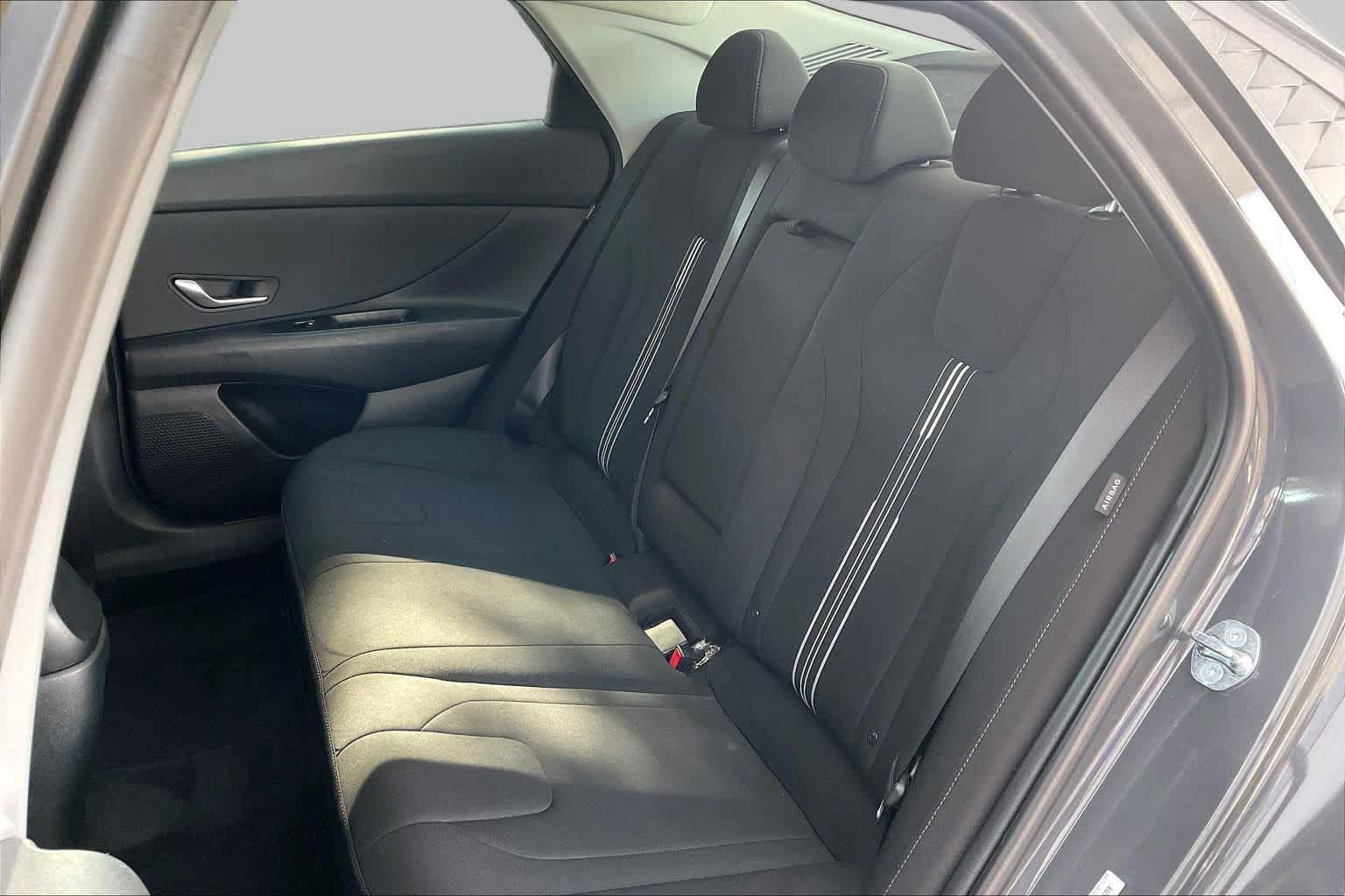 Certified 2025 Hyundai Elantra SEL FWD image 21