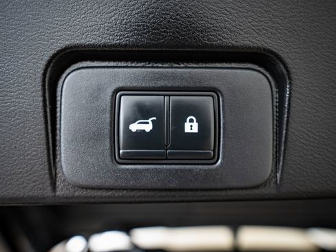 Used 2022 Nissan Rogue SV w/ SV Premium Package image 20