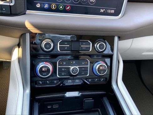 Used 2021 GMC Yukon Denali w/ Denali Premium Package image 32