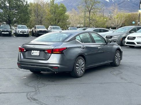 Used 2024 Nissan Altima 2.5 SV FWD image 4
