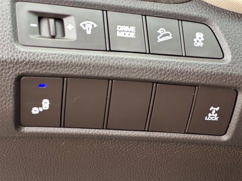 Used 2017 Hyundai Santa Fe Sport image 19