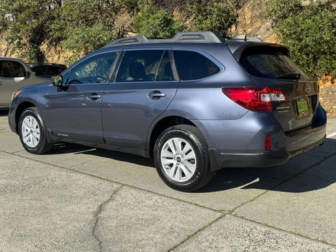 Used 2017 Subaru Outback 2.5i Premium w/ Popular Package #1 AWD/4WD image 4