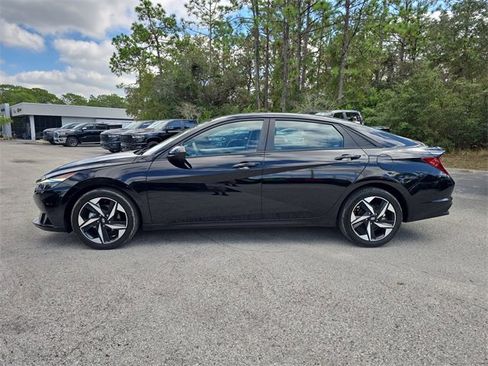 Used 2023 Hyundai Elantra SEL w/ Convenience Package image 3