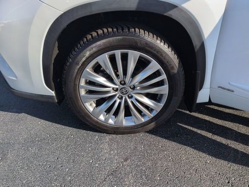 Used 2023 Toyota Highlander Platinum AWD/4WD image 27