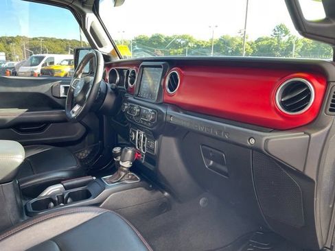 Used 2018 Jeep Wrangler Unlimited Rubicon w/ Dual Top Group AWD/4WD image 28