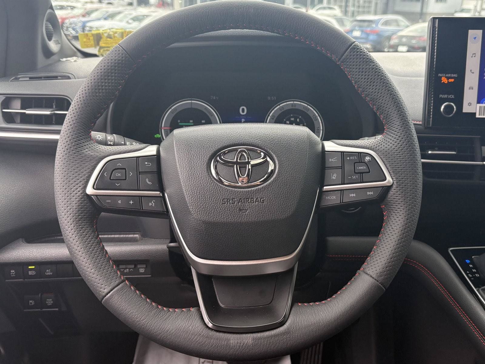 Used 2025 Toyota Sienna XSE w/ XSE Plus Package AWD/4WD image 9
