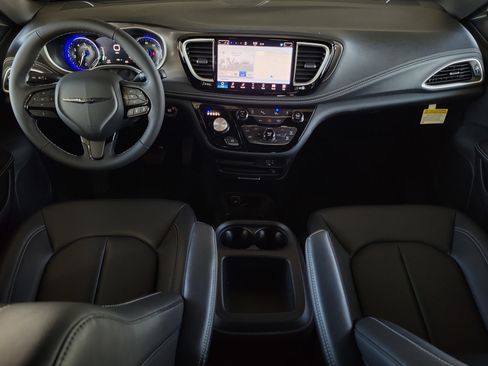 New 2026 Chrysler Pacifica Select FWD image 11