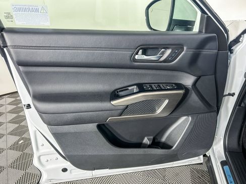 Certified 2025 Nissan Pathfinder Platinum w/ Cargo Package image 21