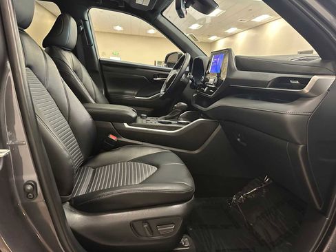 Certified 2024 Toyota Highlander XSE image 28
