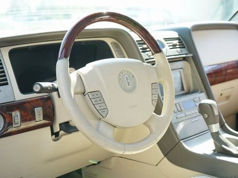 Used 2004 Lincoln Navigator Luxury image 7