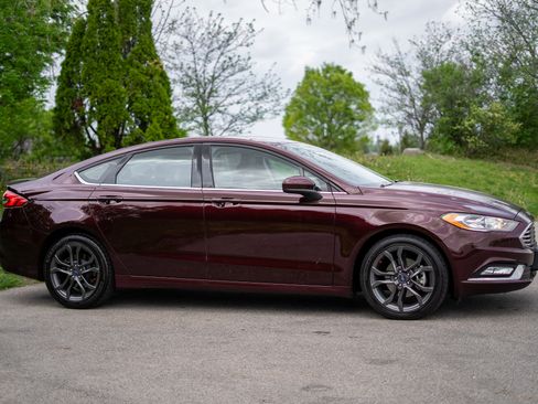 Used 2018 Ford Fusion SE w/ Equipment Group 201A image 4