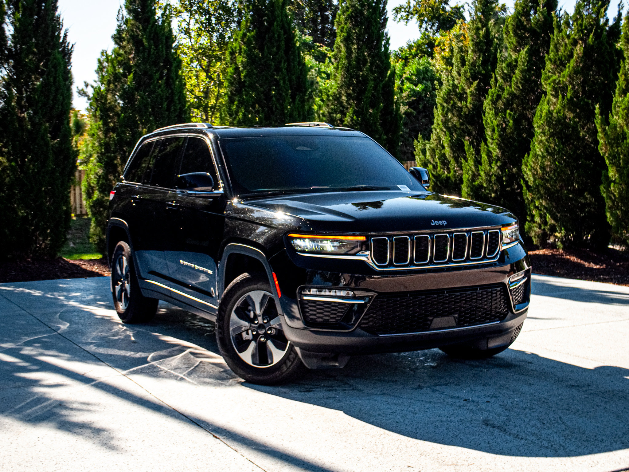 Used 2024 Jeep Grand Cherokee Limited 4xe AWD/4WD image 2