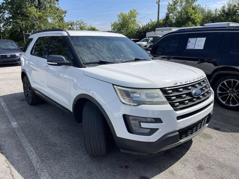 Used 2017 Ford Explorer XLT w/ Equipment Group 202A FWD image 12