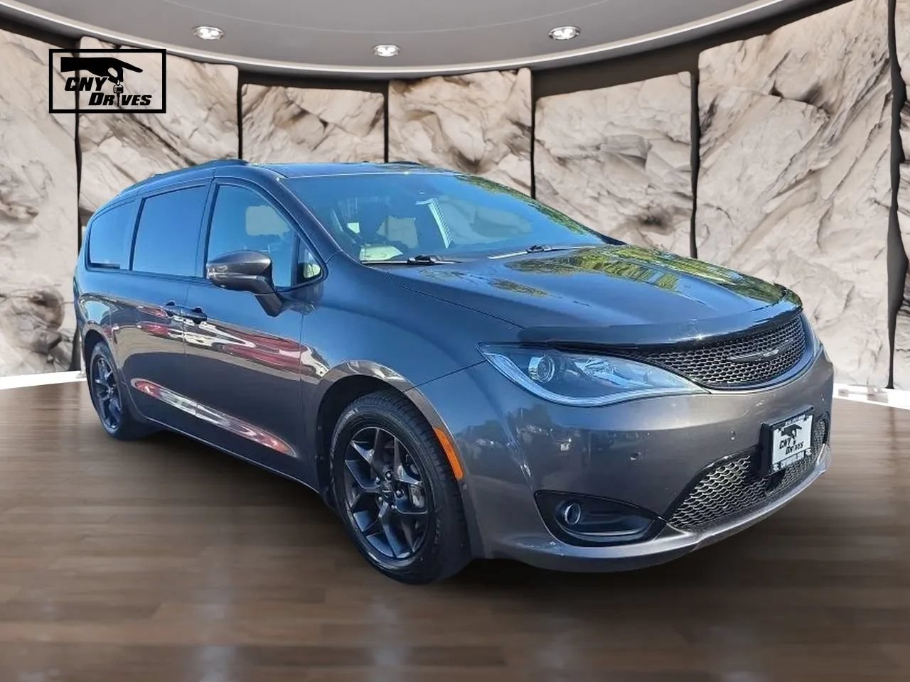 Used 2019 Chrysler Pacifica Limited w/ Advanced Safetytec Group FWD image 3