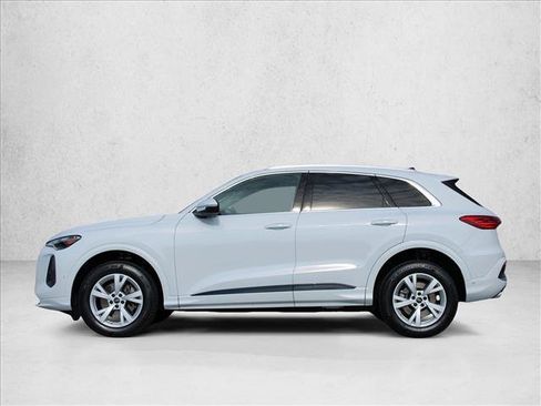 Certified 2025 Audi Q5 Premium w/ Convenience Package AWD/4WD image 12