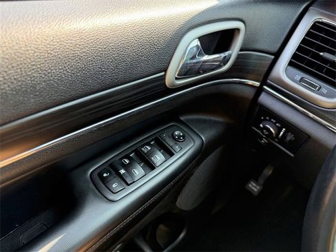 Used 2020 Jeep Grand Cherokee Limited w/ Luxury Group II image 24