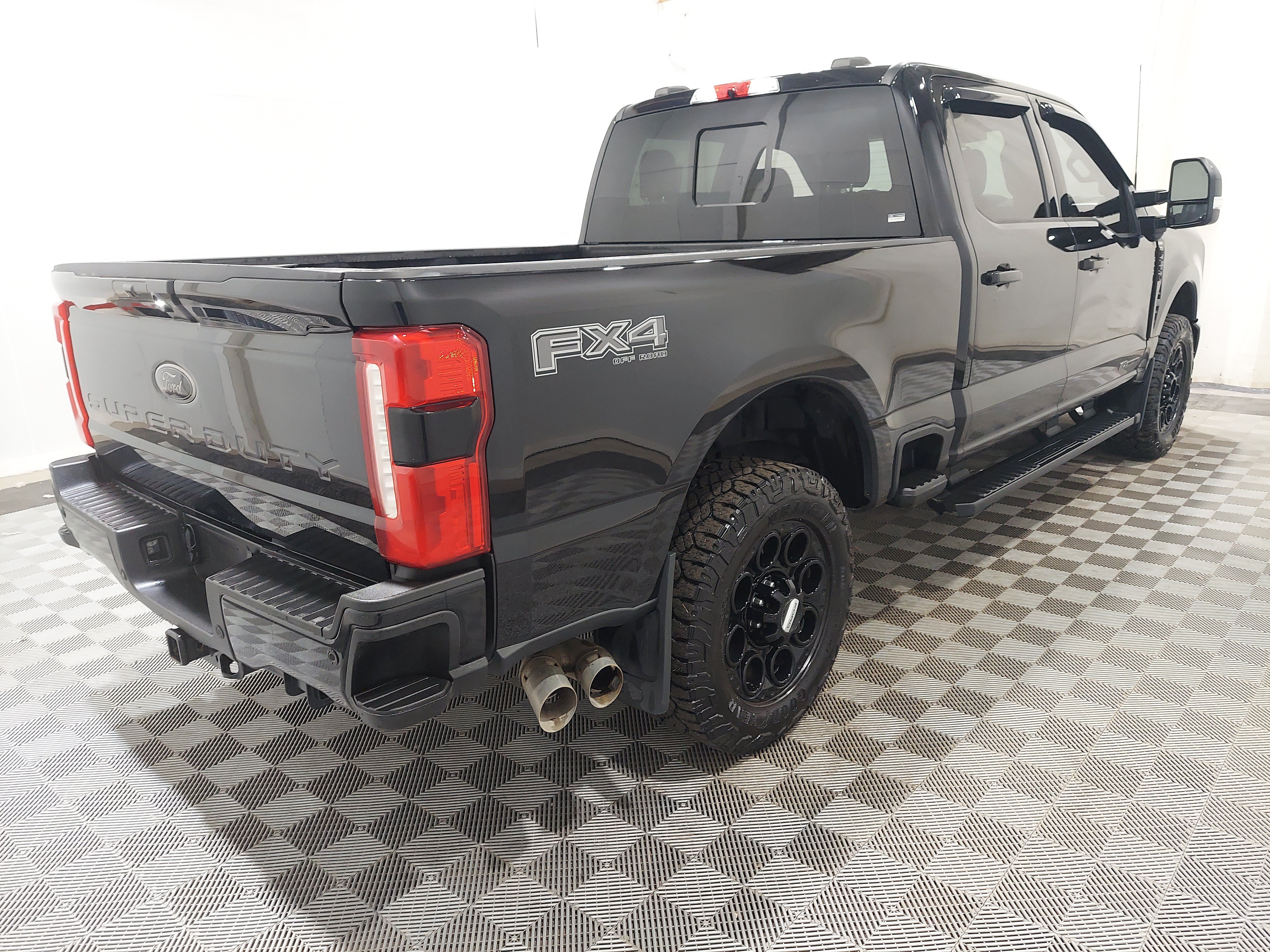 Used 2024 Ford F250 Lariat w/ Lariat Ultimate Package AWD/4WD image 3