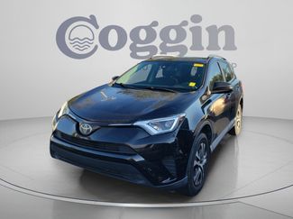 Used 2017 Toyota RAV4 LE FWD video 1
