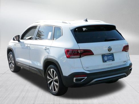 Certified 2022 Volkswagen Taos SE image 5
