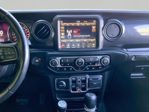 Used 2022 Jeep Wrangler Unlimited Sport AWD/4WD image 9