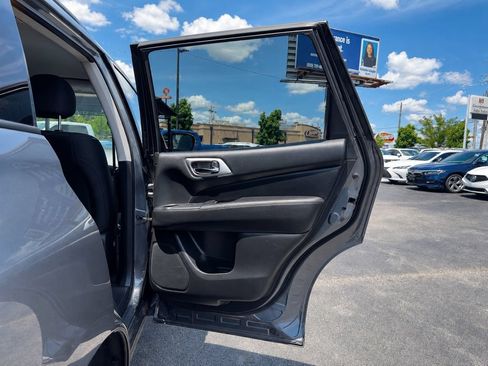 Used 2020 Nissan Pathfinder S AWD/4WD image 32
