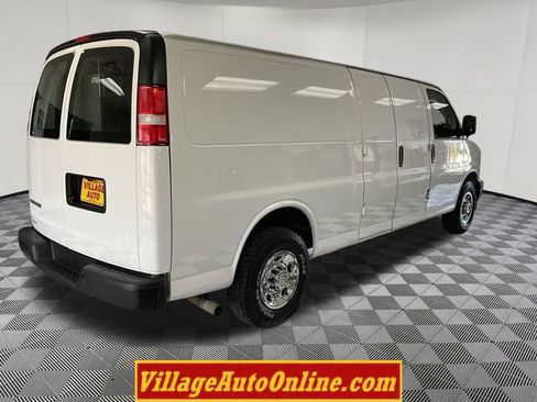 Used 2017 Chevrolet Express 2500 Extended RWD image 4
