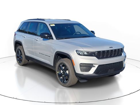 New 2025 Jeep Grand Cherokee Altitude image 2