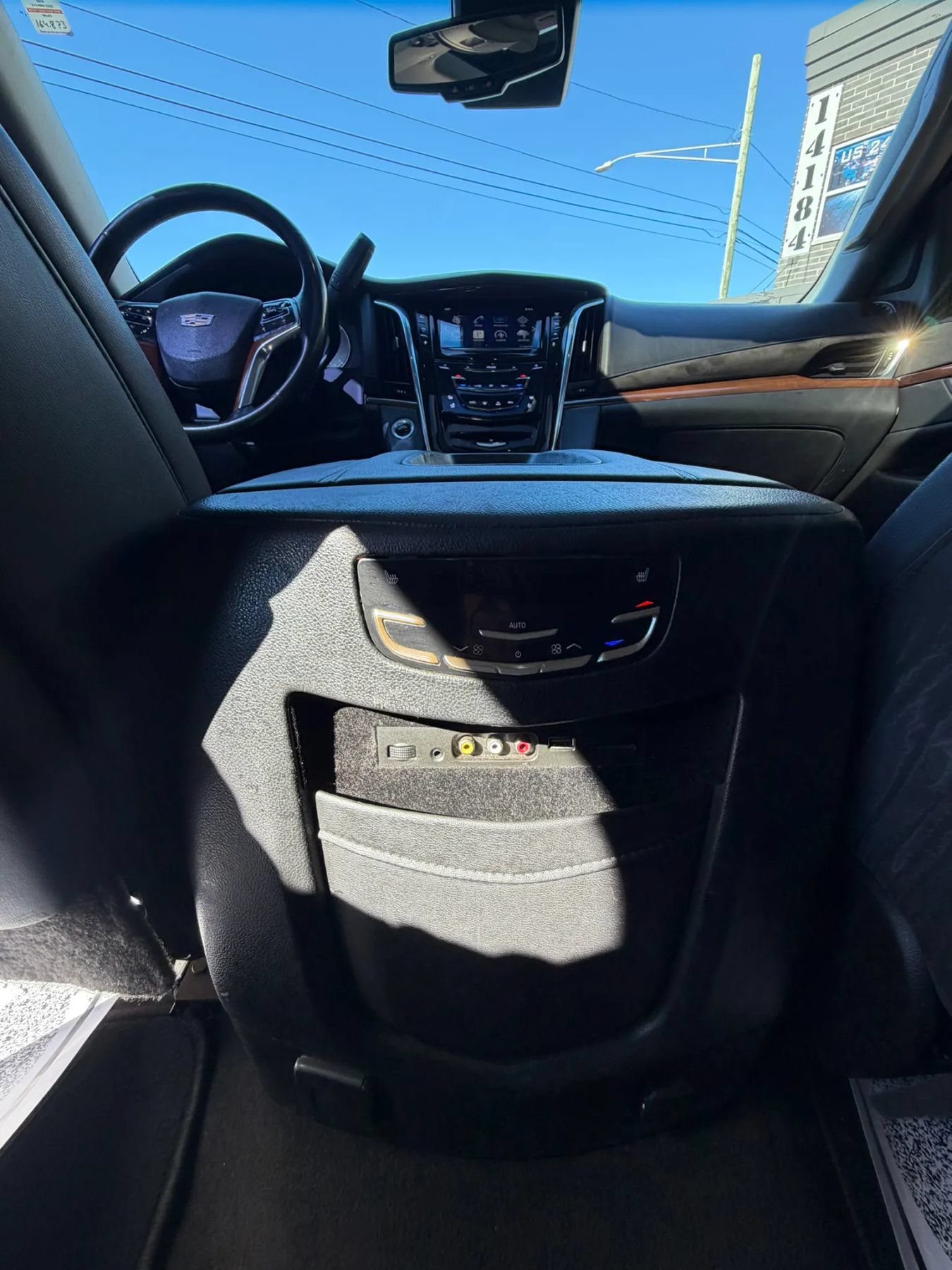 Used 2016 Cadillac Escalade Premium RWD image 18