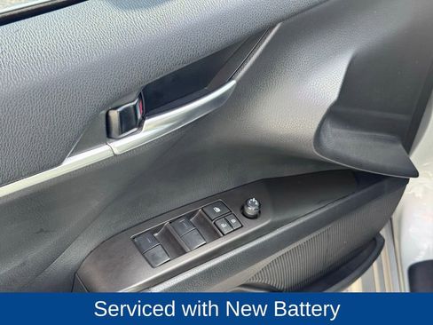 Used 2023 Toyota Camry SE image 9