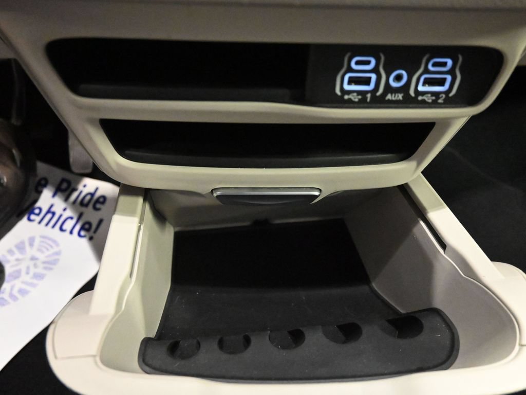 Used 2023 Chrysler Pacifica Touring-L FWD image 13