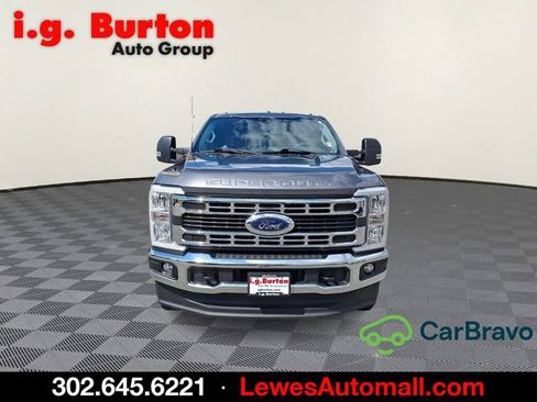 Used 2023 Ford F250 XLT w/ FX4 Off-Road Package AWD/4WD image 2