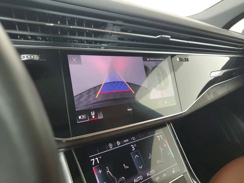 Used 2021 Audi Q7 3.0T Premium AWD/4WD image 30