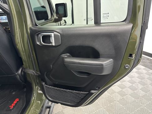 Used 2022 Jeep Gladiator Sport AWD/4WD image 16