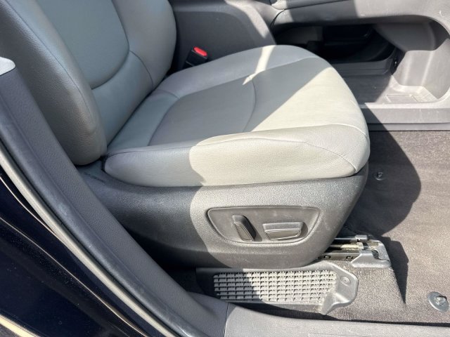 Used 2024 Toyota Sienna XLE FWD image 15