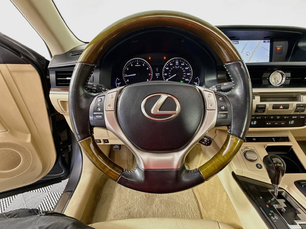 Used 2015 Lexus ES 350 w/ Luxury Package FWD image 11