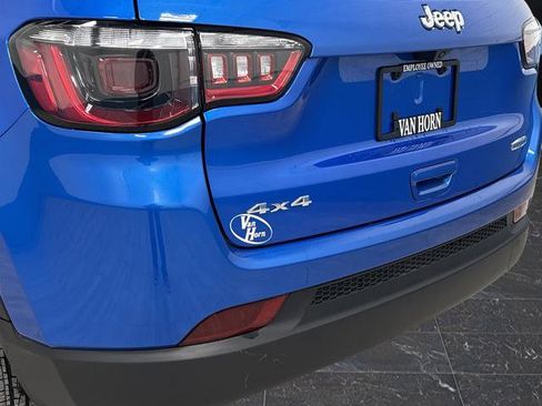 Used 2023 Jeep Compass Latitude image 10