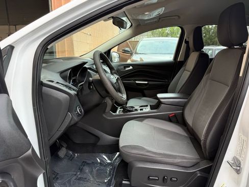 Used 2019 Ford Escape SE image 9
