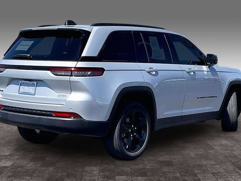 Used 2023 Jeep Grand Cherokee Altitude AWD/4WD image 2