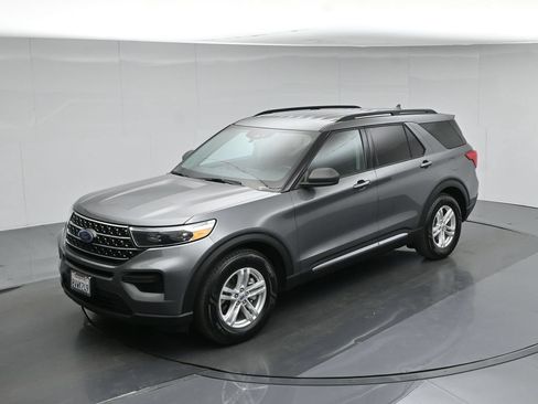 Certified 2021 Ford Explorer XLT RWD image 42