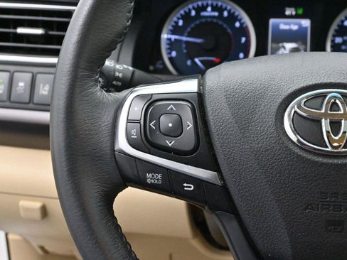 Used 2017 Toyota Camry XLE image 16